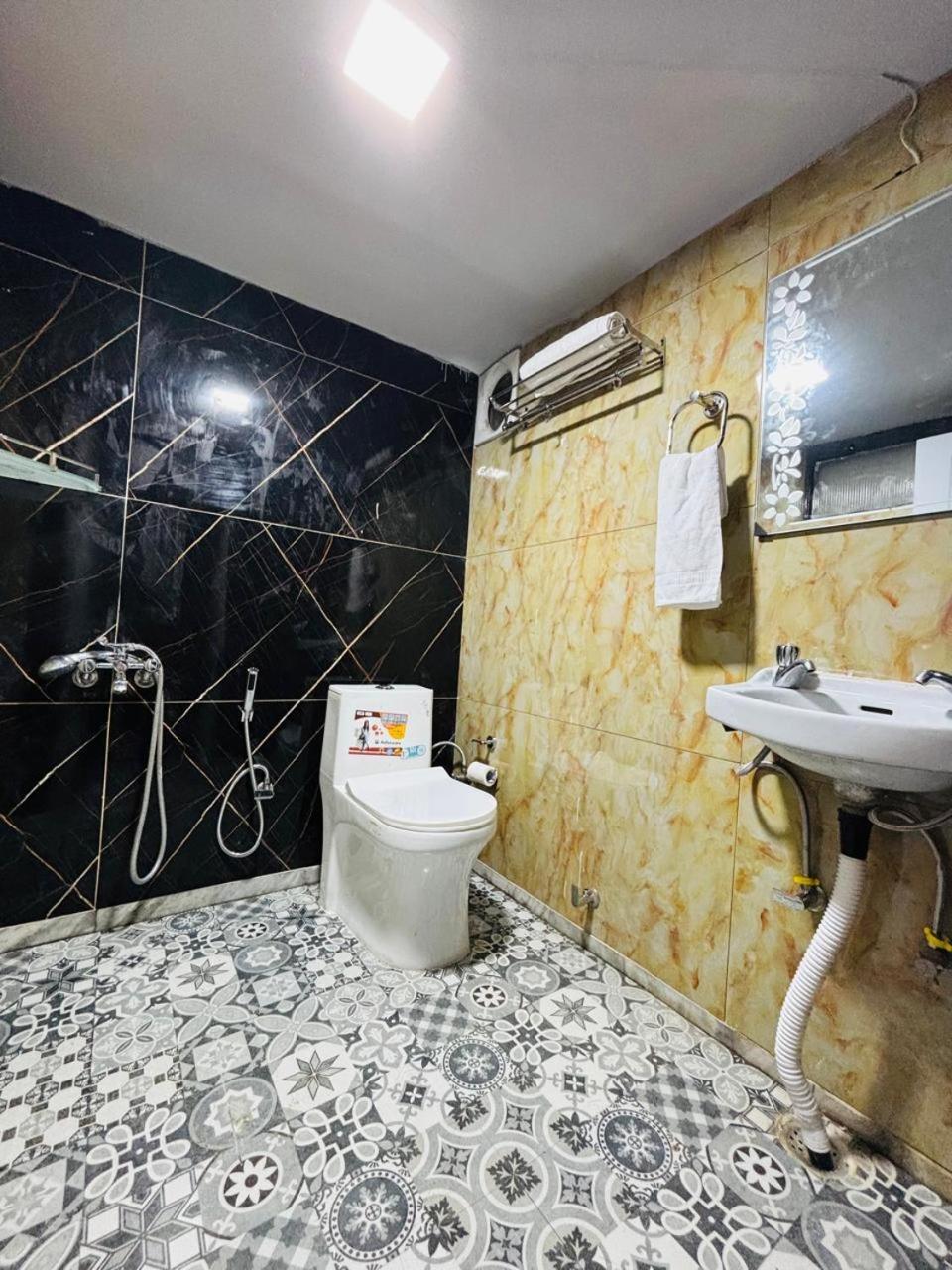 Hotel Amar Mussoorie Bagian luar foto