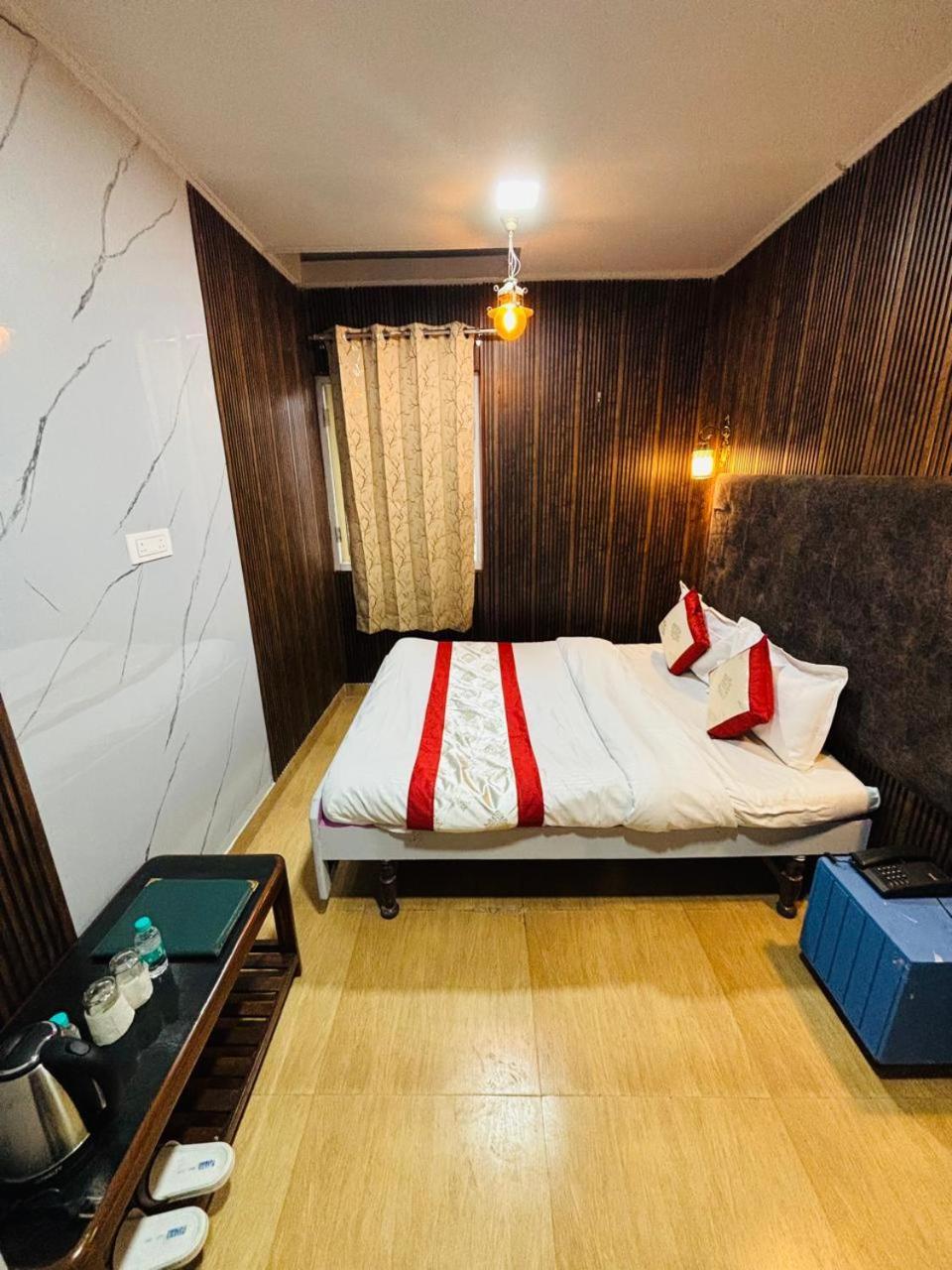 Hotel Amar Mussoorie Bagian luar foto