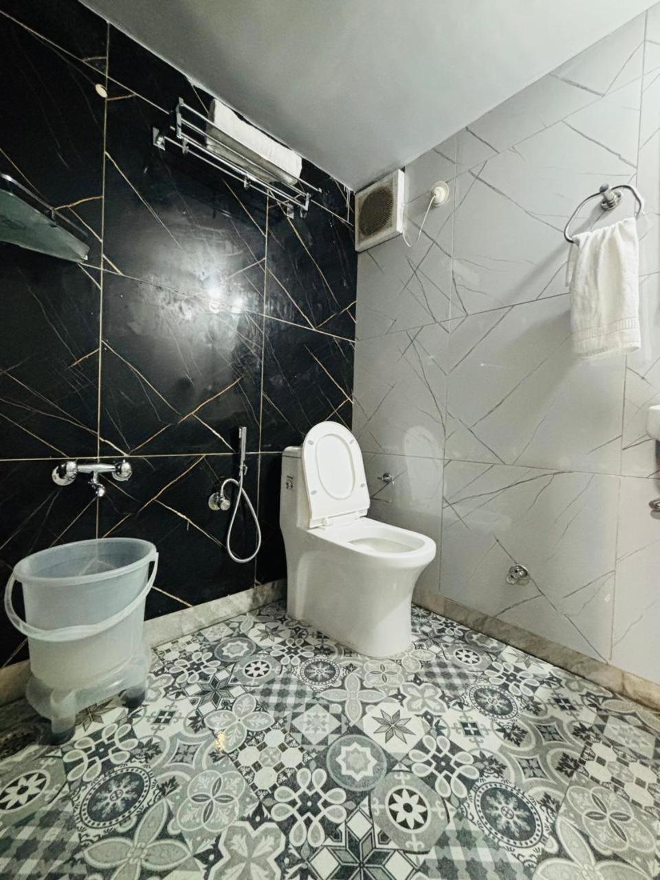 Hotel Amar Mussoorie Bagian luar foto