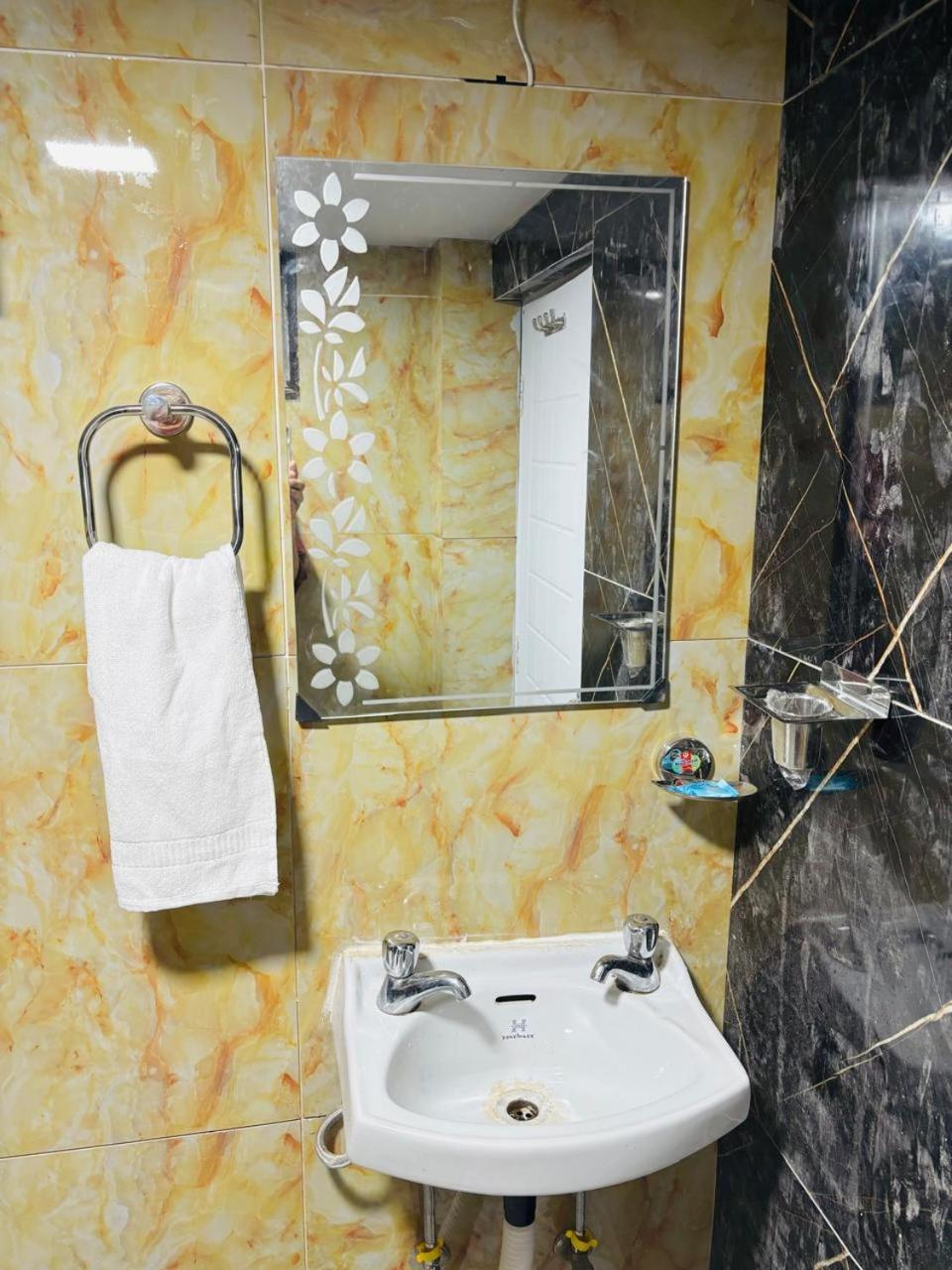 Hotel Amar Mussoorie Bagian luar foto