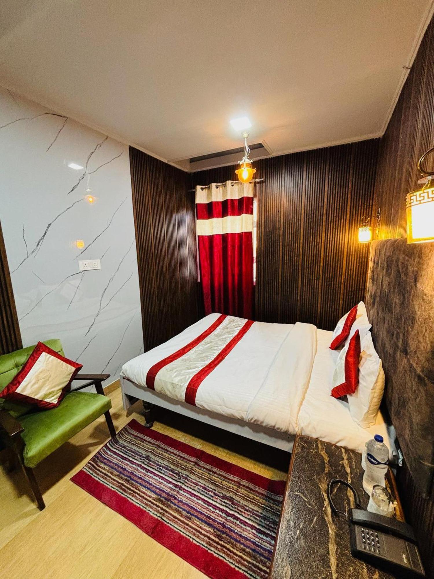 Hotel Amar Mussoorie Bagian luar foto